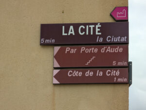 Carcassonne - Wegweiser für den Aufstieg