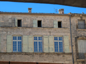 Pèzenaz - interessante Hausfassade