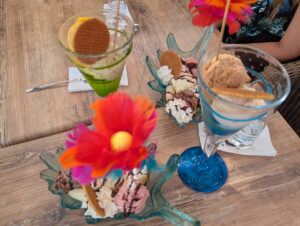 Hafen von Marseillan - gemütliches Café mit leckerem Eis