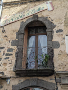 Marseillan - schmuckes Fenster