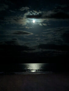 Am Strand von Marseillan Plage - Vollmod überm Wasser